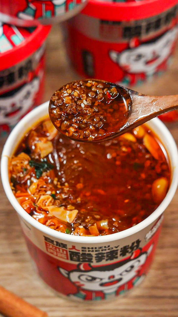 food-people-volcanic-meat-sauce-hot-sour-noodle-bucket-133g-2