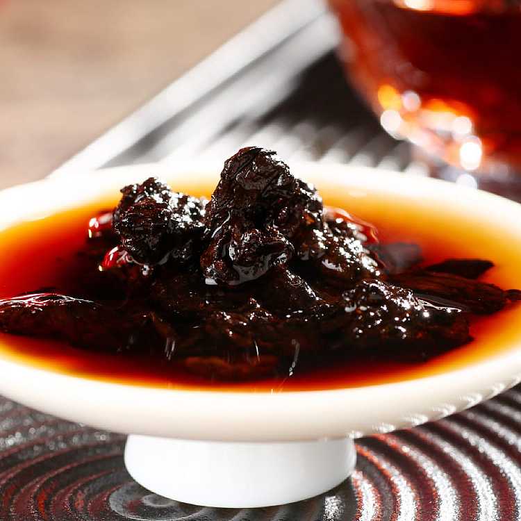 gift-boxyunpufa-tea-head-king-puerh-tea-ripe-tea-red-can-200g-3