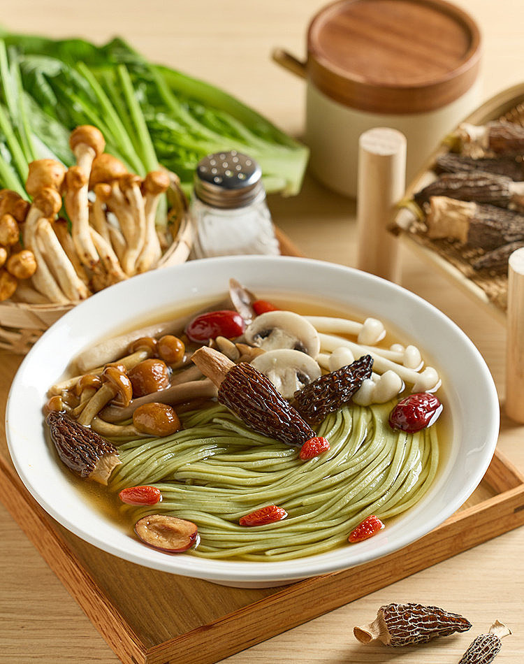 walmarts-own-brand-woji-fresh-morel-mushroom-soup-with-vegetable-noodles-400g-11