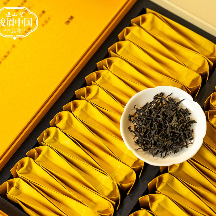 zhengshantang-junmei-chinas-marvelous-heart-premium-black-tea-gift-box-4g-75-servings-2