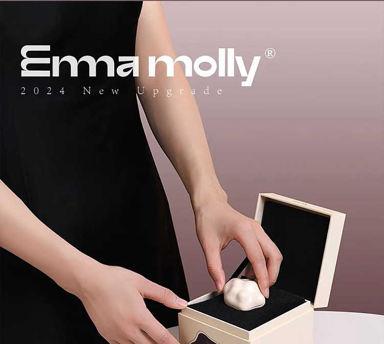 gift-boxemma-molly-cloud-knowing-car-aromatherapy-one-each-of-four-scents-of-black-cloud-with-small-shopping-bag-29
