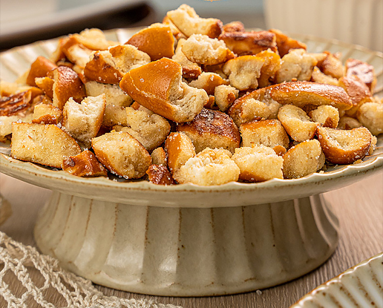 im-hungry-lye-sucking-finger-bread-dumplings-roasted-meat-flavor-80g-10