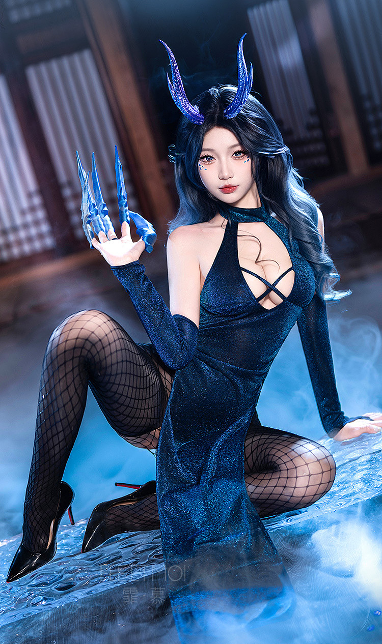 fermo-shimmering-blue-dress-oo-leap-model-7