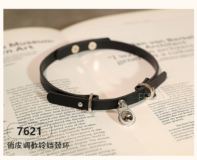 fermu-playful-toning-bell-necklace-black-2