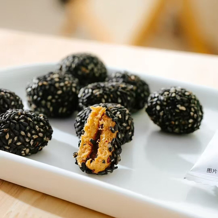 quan-wei-black-sesame-sticky-dates-63g-2