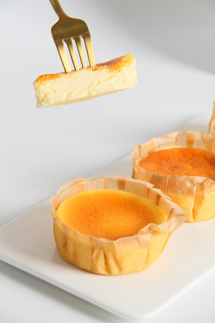 frozen-basque-cake-rich-original-flavor-4-pieces-180g-7