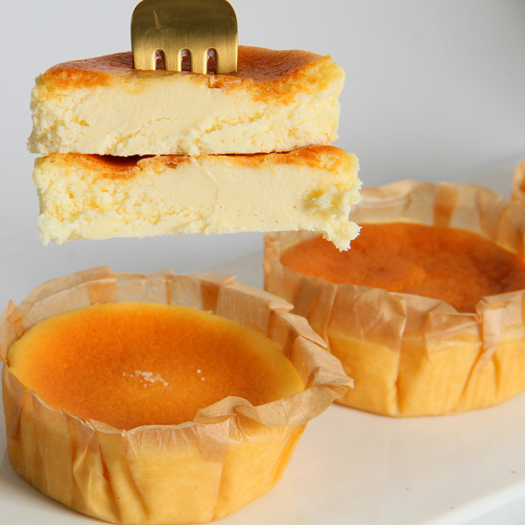 frozen-basque-cake-rich-original-flavor-4-pieces-180g-1