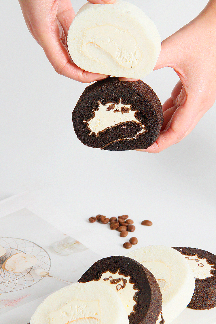 frozen-aoki-panda-roll-cake-6-pieces-330g-4