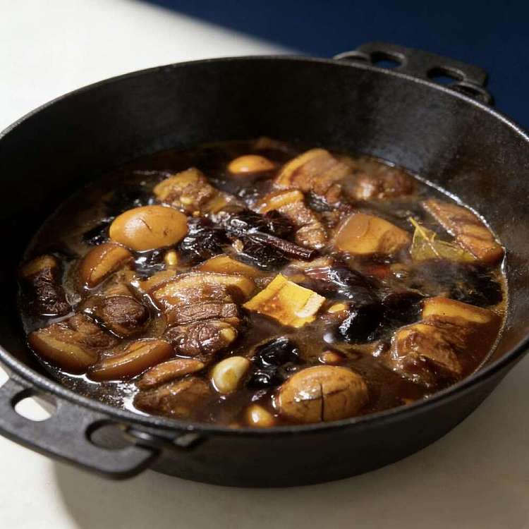 fresh-sydney-central-kitchens-old-fashioned-iron-pot-marinated-roast-pork-with-egg-made-on-the-same-day-300g-1