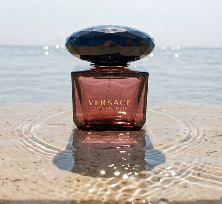 versace-crystal-black-diamond-eau-de-toilette-for-women-30ml-2