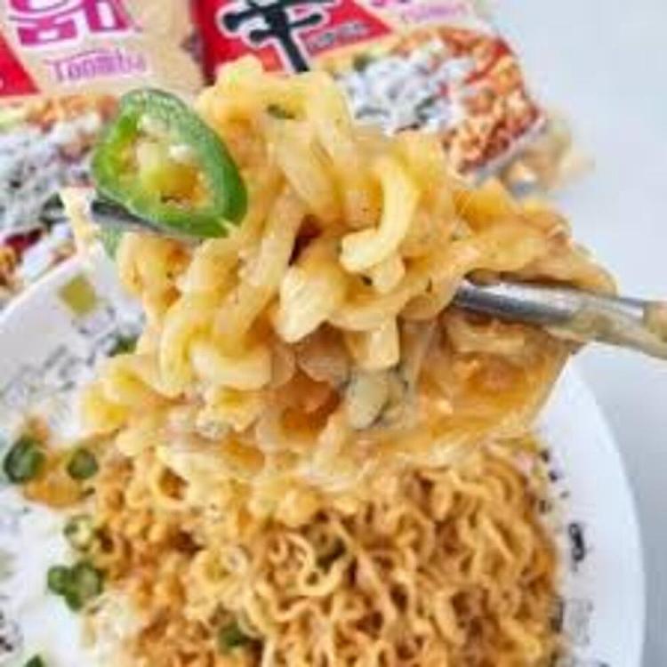nongshim-noodle-spicy-cheese-chow-mein-4-pack-544g-2