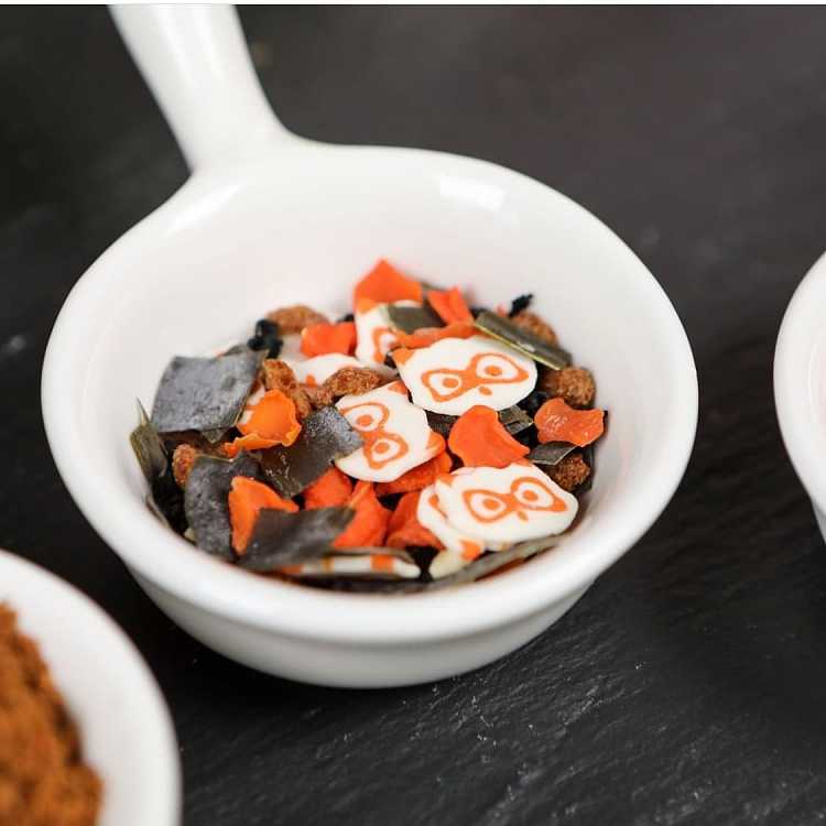 nongshim-racoon-zha-jiang-oolong-bowl-noodles-114g-4