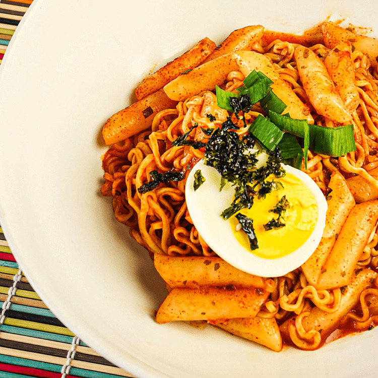 yopokki-sweet-and-spicy-ramen-fried-rice-cake-145g-2