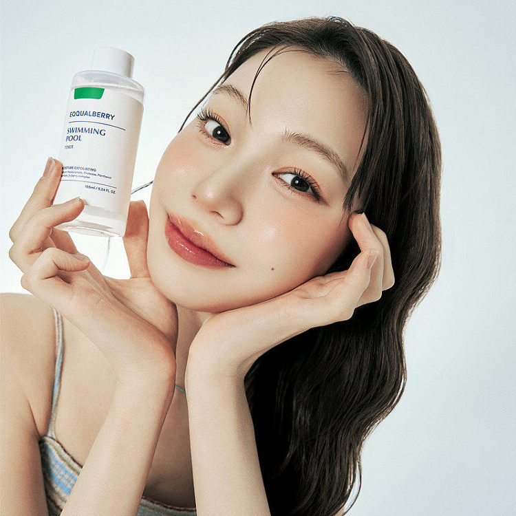 korea-eqqualberry-pool-hyaluronic-acid-exfoliating-toner-155ml-1