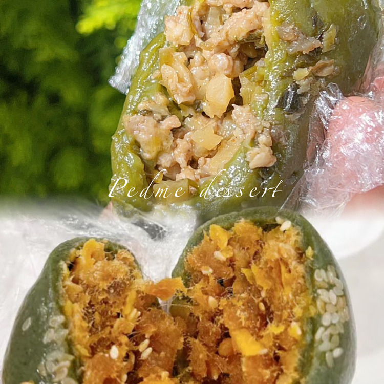 freshpema-desserts-savory-green-dumplings-duo-4pcs-salted-egg-yolk-meat-loaf2-snow-vegetable-spring-bamboo-shoots-pork2-300g-1
