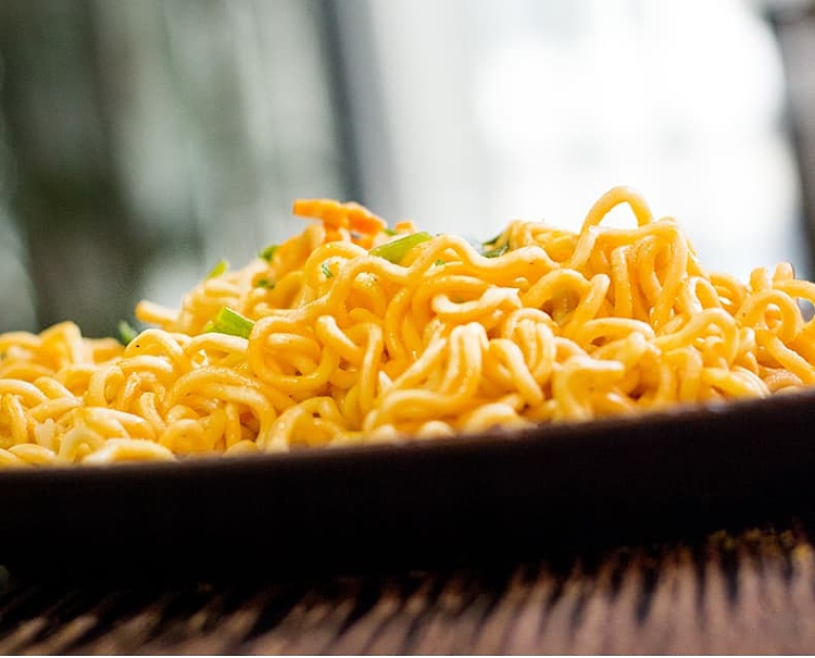 run-dang-dang-dry-noodles-with-salted-egg-yolk-crab-flavor-92g4-packs-7