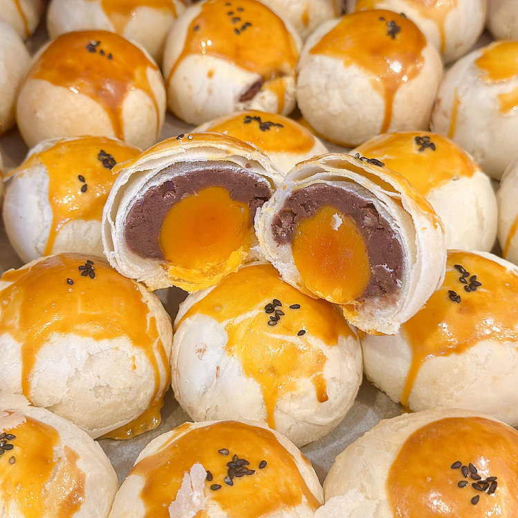 longmen-crispy-bureau-sweet-potato-egg-custard-3pcs-1