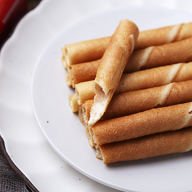 julies-egg-roll-strawberry-100g-3