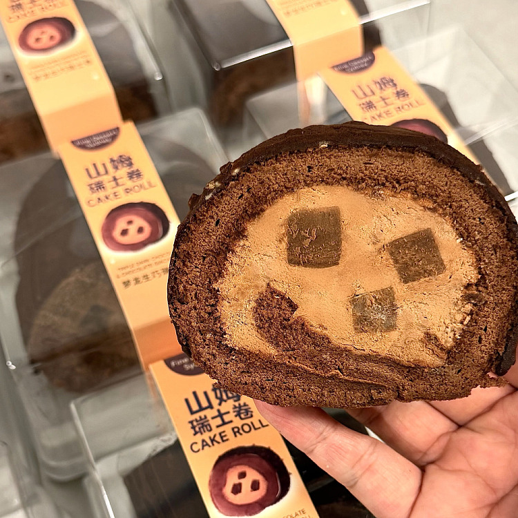 sams-raw-chocolate-swiss-rolls-2pcs-1