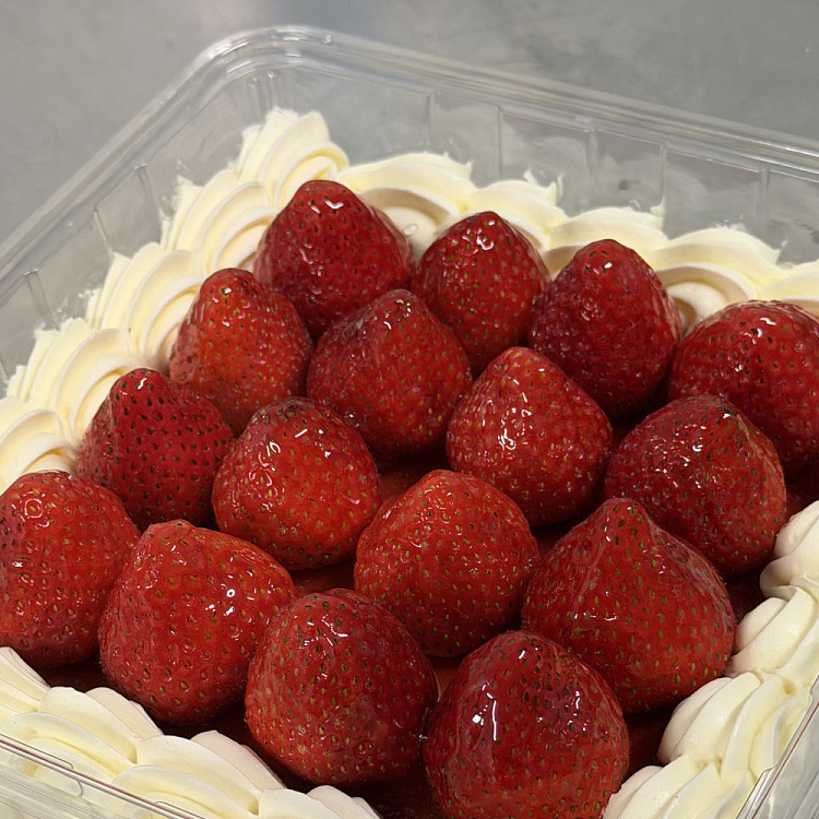 freshbox-horse-strawberry-cake-7-inch-2