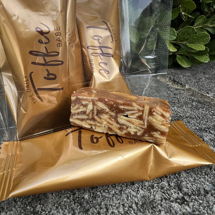 caramelized-almond-toffee-crisp-8pcs-1