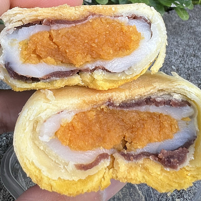 红豆蛋黄酥 1pc