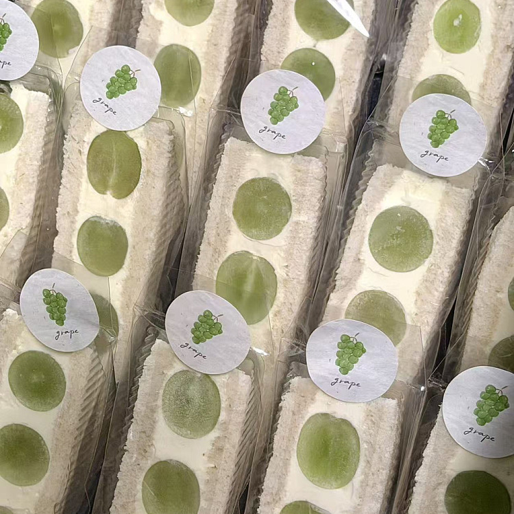 g-lab-autumn-crisp-grape-cream-sandwich-1pc-1
