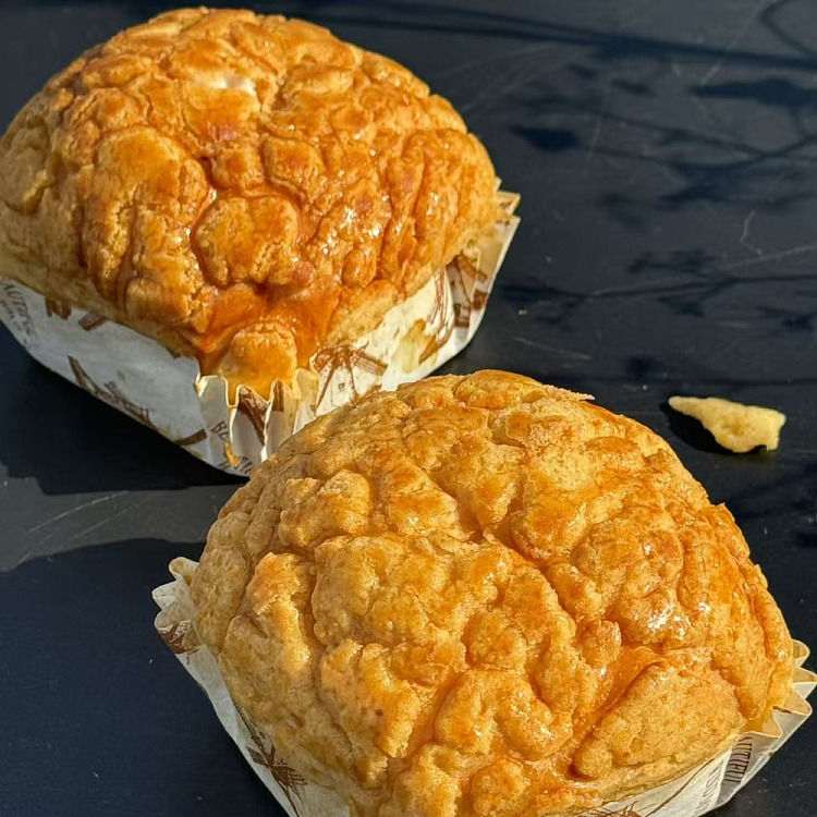 finedessertsydney-buttermilk-pineapple-bun-100g-1