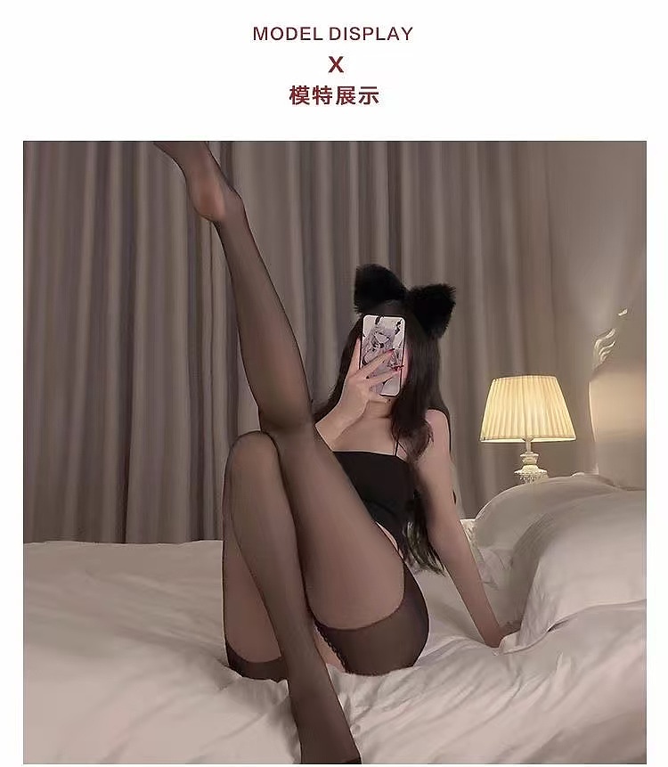 end-of-quarter-black-crotchless-stockings-3