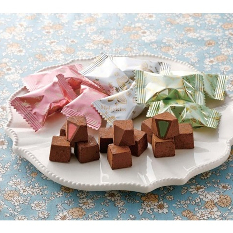 meiji-snow-kiss-chocolate-mixed-flavor-121g-2
