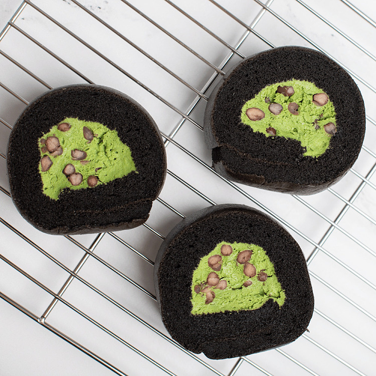 freezeboxing-black-gold-matcha-red-bean-roll-330g-3