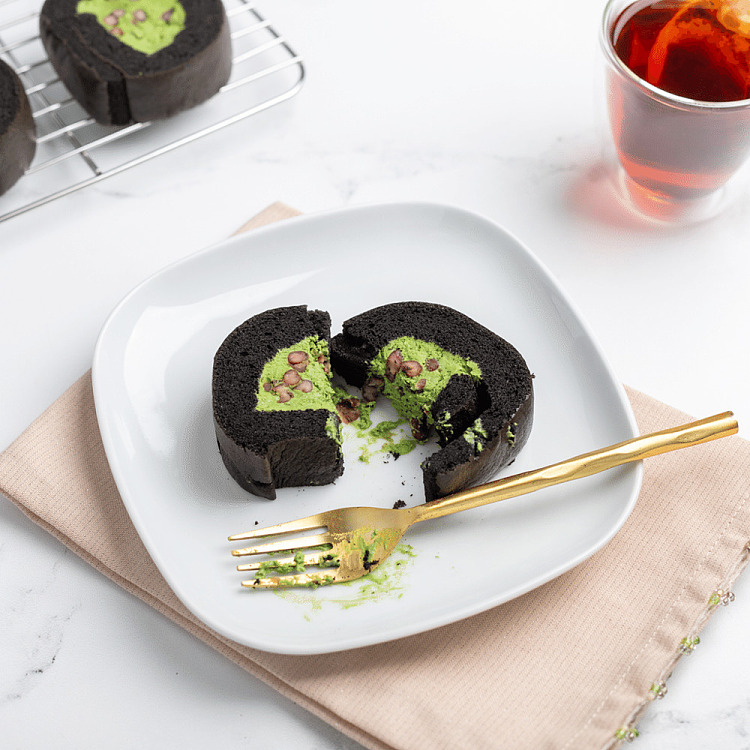 freezeboxing-black-gold-matcha-red-bean-roll-330g-4