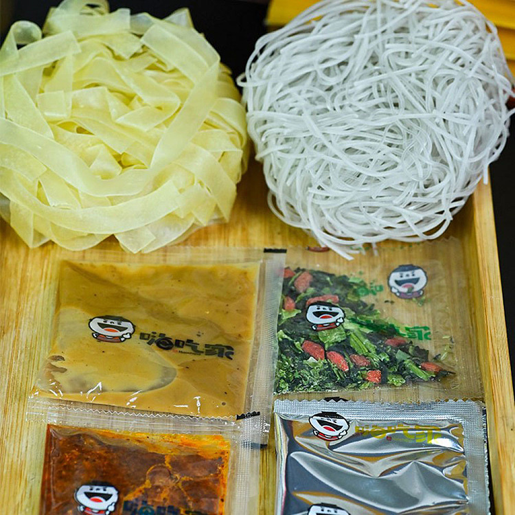 hi-eat-family-casserole-noodle-with-two-lumps-of-spicy-beef-flavor-156g3-4