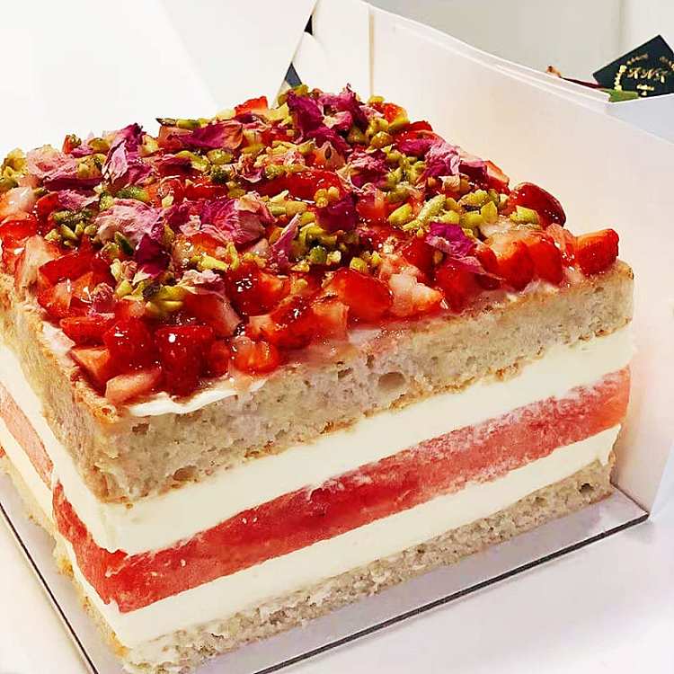 freshknk-watermelon-strawberry-cake-three-sizes-to-choose-from-1