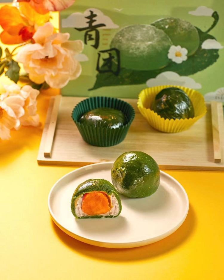 fresh-dulcet-taro-salted-egg-yolk-green-dough-6pcs-1