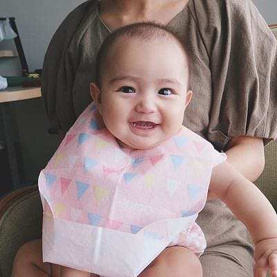 edisonmama-disposable-childrens-bibs-drooling-towel-8-into-the-blue-and-pink-3