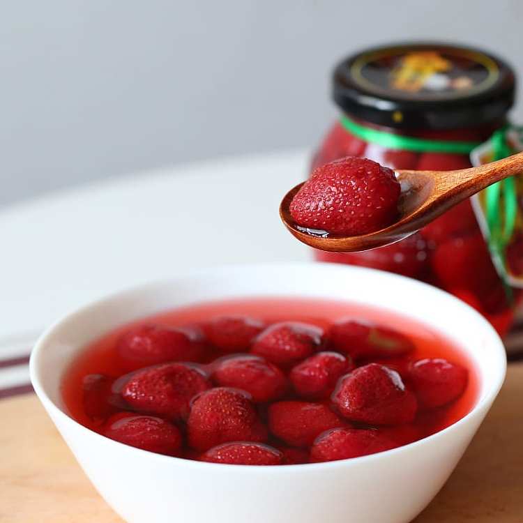 lins-store-canned-strawberries-in-sugar-water-360g-2