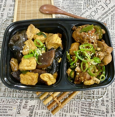 156 浓香麻辣鸡块煲（中辣）+ 香菇木耳豆腐泡（1000ml盒装）