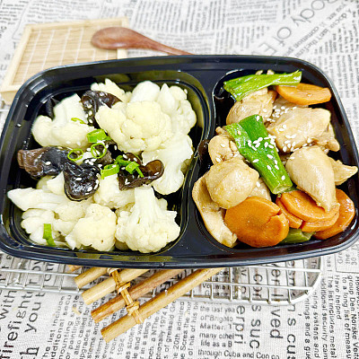 3104胡萝卜木耳炒鸡丁＋爽口黑木耳炒白花菜（1000ml盒装）