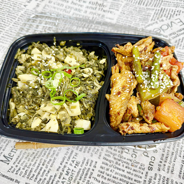 fried-pork-with-garlic-moss-and-onionstir-fried-pickle-cabbage-with-bamboo-shoots-1