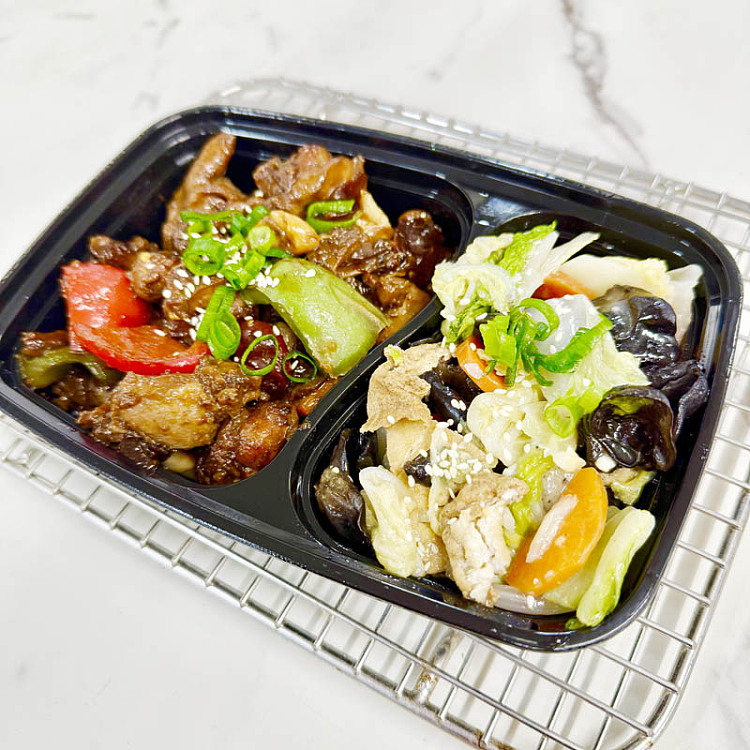 stir-fried-chicken-with-saucethree-color-veggie-and-meat-hotpot-1
