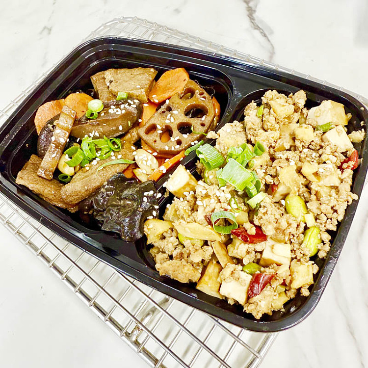 minced-pork-stir-fried-with-dried-radish-and-edamamevegetarian-luohanzhai-1