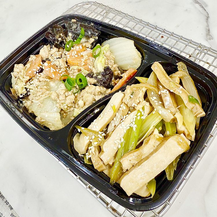 stir-fried-dried-tofu-celery-with-pork-bellthree-color-vegetables-and-pork-slices-pot-1