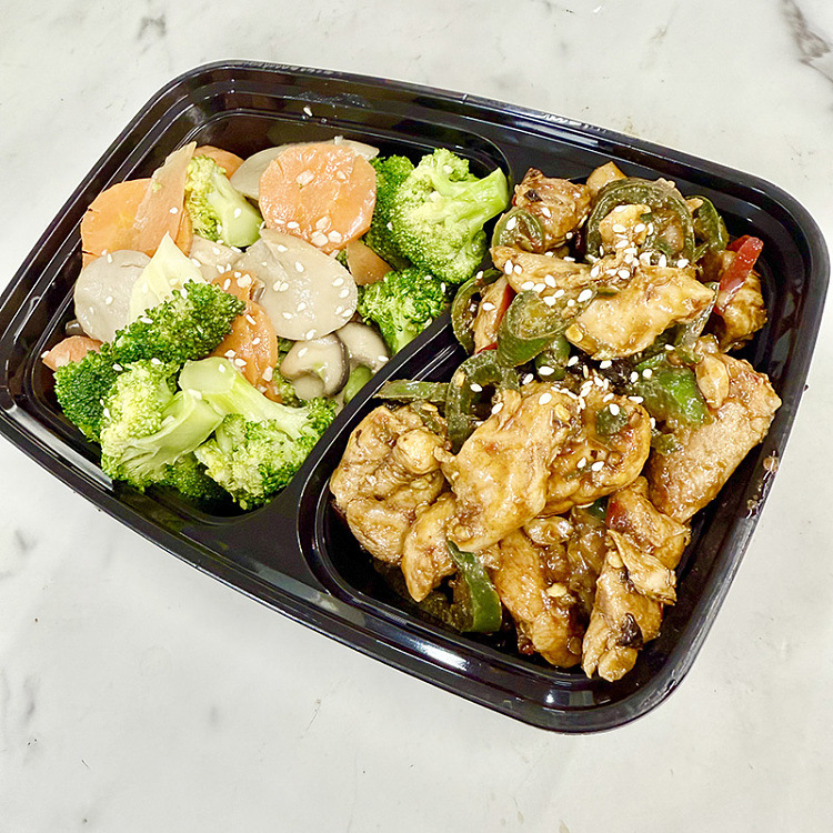 sichuan-style-stir-fried-chicken-thighsstir-fried-king-oyster-mushrooms-with-broccoli-1