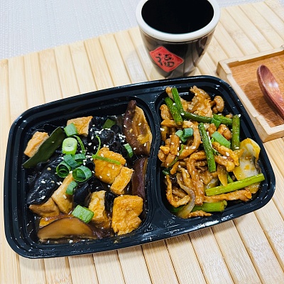 425蒜苔炒肉丝（辣）+香菇木耳豆腐泡（1000ml盒装）【约390g】