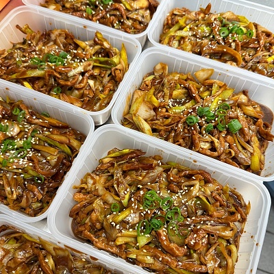 京葱炒肉丝（小辣）（750ml盒装）【约380g】