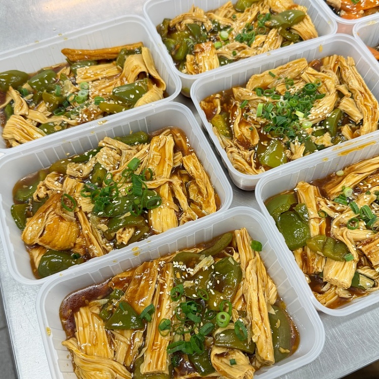 stir-fried-rolls-of-dried-bean-milk-creams-with-green-pepper-1