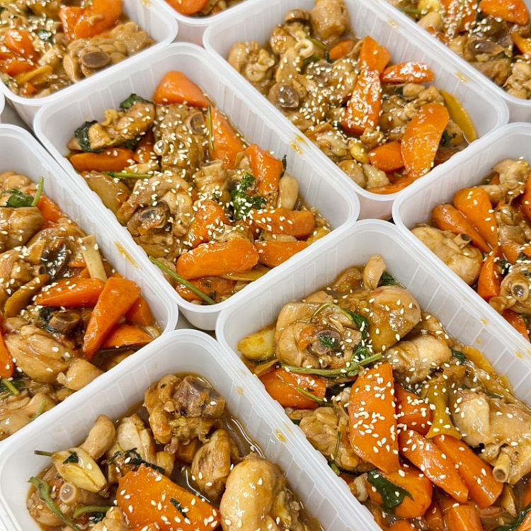 taiwanese-style-three-cup-chicken-approx-400g-750ml-box-1